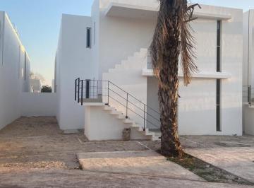 Casa en condominio · 2 Recámaras · 2 Estacionamientos · Loft en Venta en Campo Cielo