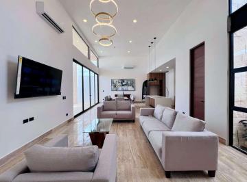 Casa · 328m² · 3 Recámaras · 2 Estacionamientos · Residencia de un Piso de Lujo en Pre - Venta en Xcanatun