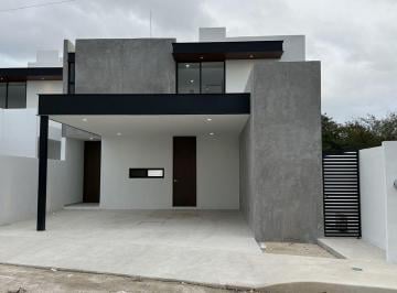 Casa · 3 Recámaras · 2 Estacionamientos · Casa en Venta en Dzityá con Habitación en Planta Baja