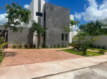 Casa en condominio · 246m² · 3 Recámaras · 2 Estacionamientos · Propiedad en Venta Totalmente Equipada, Ubicada en Praderas del Mayab, Yucatán