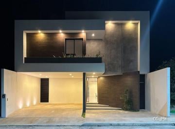Casa · 281m² · 3 Recámaras · 2 Estacionamientos · Casa en Venta en Privada Conkal