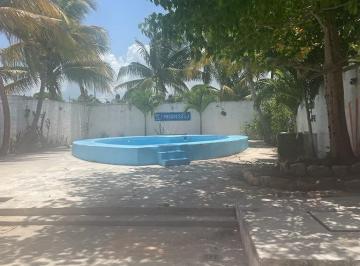 Casa · 212m² · 5 Recámaras · 3 Estacionamientos · Casa en Venta en Progreso, a 2 Cuadras del Malecon