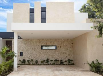 Casa en condominio · 4 Recámaras · 2 Estacionamientos · Casa en Venta en Cholul Dentro de Privada