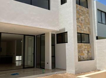 Casa en condominio · 295m² · 5 Recámaras · 2 Estacionamientos · Casa en Venta en Cholul con 5 Recamaras