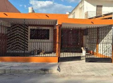 Casa · 318m² · 4 Recámaras · 2 Estacionamientos · Casa en El Centro