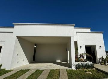 Casa · 226m² · 3 Recámaras · 2 Estacionamientos · Casa en Venta en Privada Conkal