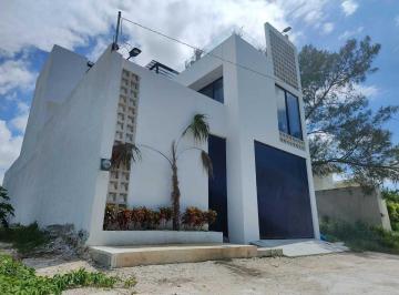 Casa · 324m² · 3 Recámaras · 2 Estacionamientos · Casa en Venta en Chicxulub Puerto