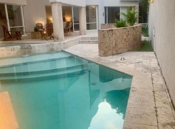 Casa · 400m² · 4 Recámaras · 2 Estacionamientos · Casa en Venta en Colonia Emiliano Zapata Norte