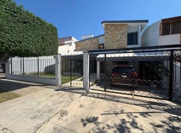 Casa · 335m² · 4 Recámaras · 2 Estacionamientos · Casa en Venta en Mérida de 360 m²