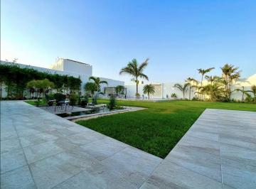 Casa · 542m² · 4 Recámaras · 6 Estacionamientos · Casa en Venta en Dzitya