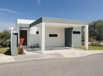 Casa · 199m² · 3 Recámaras · 2 Estacionamientos · Casa de 1 Piso en Venta en Privada Conkal