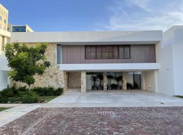 Casa · 6 Recámaras · 6 Estacionamientos · Residencia de Lujo en Venta Ubicada en La Privada Bosques de Altabrisa, Merida.