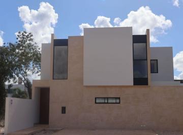 Casa en condominio · 351m² · 3 Recámaras · 2 Estacionamientos · Casa en Venta en Cholul Dentro de Privada