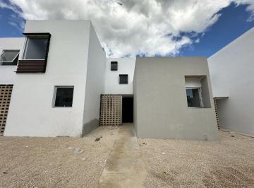 Casa · 96m² · 2 Recámaras · 2 Estacionamientos · Casa en Venta en El Oriente