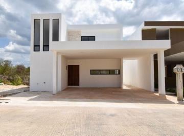 Casa · 3 Recámaras · 2 Estacionamientos · Casa con 3 Habitaciones Para Entrega Inmediata en Residencial Conkal