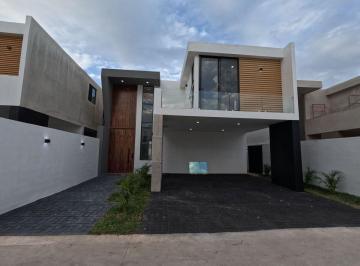 Casa · 252m² · 3 Recámaras · 2 Estacionamientos · Casa en Venta en Privada Conkal
