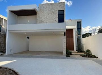 Casa · 315m² · 4 Recámaras · 3 Estacionamientos · Residencia en Temozón Norte