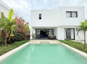 Casa · 376m² · 4 Recámaras · 2 Estacionamientos · Casa en Venta en Pedregales de Tanlum