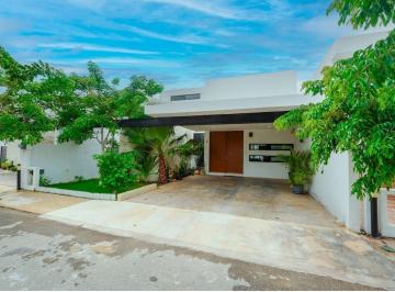 Casa · 297m² · 3 Recámaras · 2 Estacionamientos · Conkal, Conkal Casa en Venta en Privada, Equipada, Norte de Merida