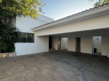 Casa · 601m² · 3 Recámaras · 3 Estacionamientos · Casa en Venta de un Piso en Esquina en Temozón Norte, Mérida, Yucatán.
