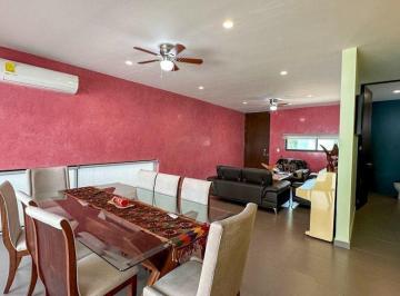 Casa · 303m² · 3 Recámaras · 2 Estacionamientos · Casa en Venta en Privada Cholul
