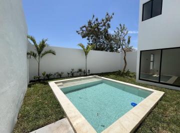Casa · 304m² · 4 Recámaras · 2 Estacionamientos · Casa en Venta en Dzityá, Yucatán.