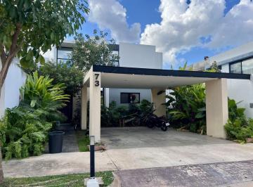 Casa · 3 Recámaras · 2 Estacionamientos · Casa en Venta en Residencial en Conkal con Alberca en Privada con Amenidades