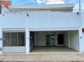 Casa · 280m² · 4 Recámaras · 3 Estacionamientos · Venta de Casa Sobre Av en Francisco de Montejo