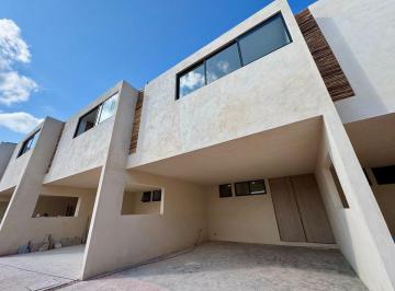 Casa · 173m² · 3 Recámaras · 2 Estacionamientos · Townhouse en Venta en Dzitya