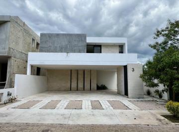 Casa · 355m² · 3 Recámaras · 3 Estacionamientos · Casa Residencial en Venta en Privada. Entrega Inmediata