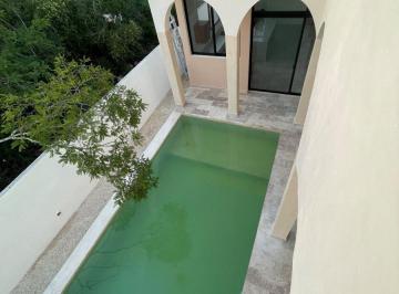 Casa · 310m² · 3 Recámaras · 2 Estacionamientos · Casa en Venta en Komchen