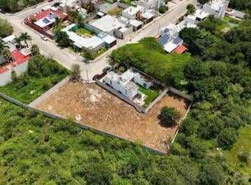 Terreno / Lote · Terreno Bardeado en Venta de Cholul
