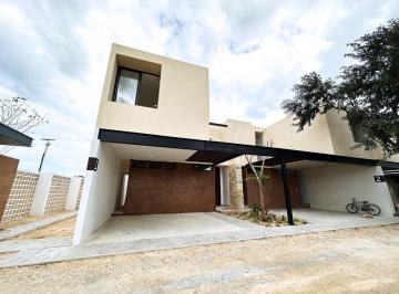 Casa · 205m² · 2 Recámaras · 2 Estacionamientos · ?venta Casa Tipo Townhouses en Temozon Norte