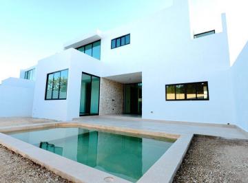 Casa · 295m² · 4 Recámaras · 2 Estacionamientos · Casa en Venta 4 Recámaras en Privada en Cholul