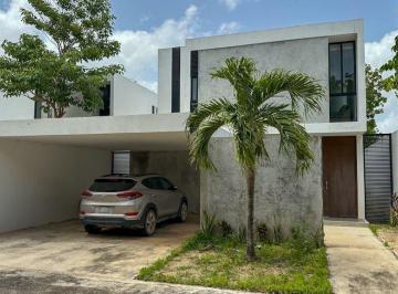 Casa · 303m² · 3 Recámaras · 2 Estacionamientos · Casa en Venta en Cholul