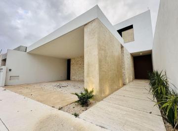 Casa en condominio · 287m² · 3 Recámaras · 3 Estacionamientos · Hermosa Residencia en Venta en Temozón