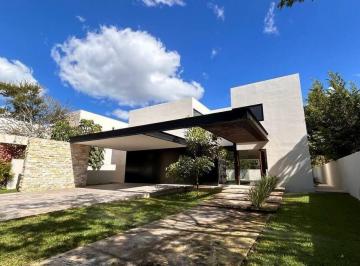 Casa · 3 Recámaras · 4 Estacionamientos · Casa en Venta en El Cortijo