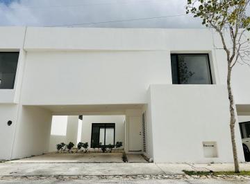 Casa · 200m² · 3 Recámaras · 2 Estacionamientos · Casa en Venta en Privada en Conkal