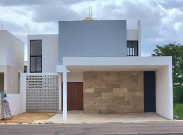 Casa · 204m² · 3 Recámaras · 2 Estacionamientos · Casa en Venta en Privada Nadira en Conkal