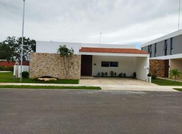 Casa · 179m² · 2 Recámaras · 2 Estacionamientos · Casa en Venta en Conkal