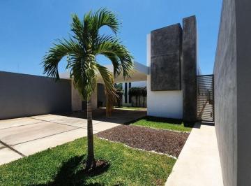 Casa · 285m² · 4 Recámaras · 4 Estacionamientos · Casa Venta Mérida, Una Planta, 511 m², Equipada, 4 Habitaciones, Paneles