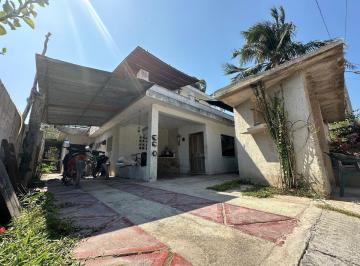 Casa · 715m² · 3 Recámaras · 4 Estacionamientos · Casa Amplia en Venta a 4 Calles del Mar de Telchac