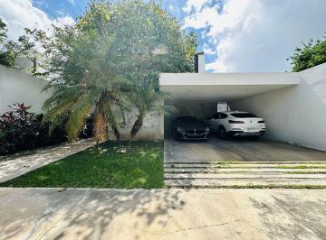 Casa · 304m² · 3 Recámaras · 2 Estacionamientos · Casa en Venta en Arborea Conkal