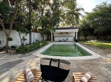 Casa · 483m² · 4 Recámaras · En Venta Casa - Hotel con Proyecto a 1 Calle de Paseo Montejo