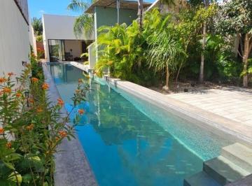 Casa · 364m² · 4 Recámaras · 4 Estacionamientos · Casas Gemelas Privada Conkal
