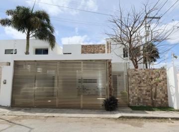 Casa · 240m² · 3 Recámaras · 2 Estacionamientos · Casa en Venta en Temozón, en Esquina