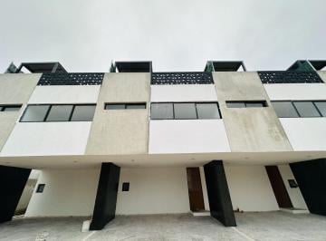 Casa · 147m² · 2 Recámaras · 2 Estacionamientos · Town House en Venta en El Norte de La Ciudad a 7 Calles de Paseo Montejo