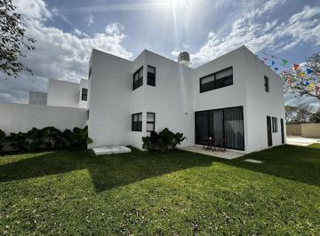 Casa · 2 Recámaras · 2 Estacionamientos · Casa en Venta en Privada en Conkal