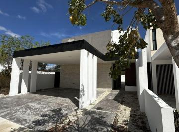 Casa · 264m² · 3 Recámaras · 2 Estacionamientos · Casa en Venta en Conkal en Privada Tamora