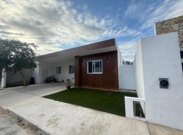 Casa · 3 Recámaras · 2 Estacionamientos · ?casa Nueva de 1 Piso en Privada Conkal